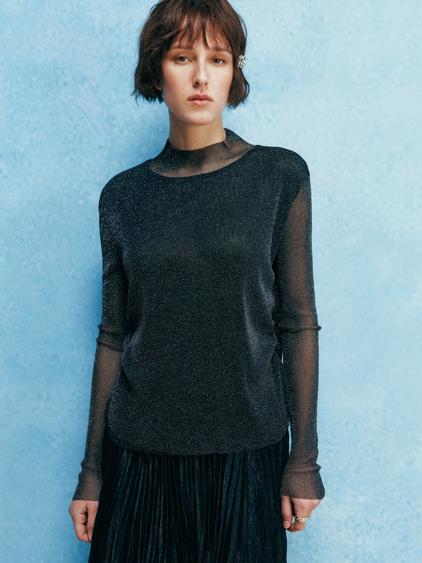 Elegant Long Sleeve Base Shirt Gold And Silver Thread Mesh Gauze Waist Cinching Inner Wear Top Translucent Folded Design
Elegant Long Sleeve Base Shirt Gold And Silver Thread Mesh Gauze Waist Cinching Inner Wear Top Translucent Folded Design