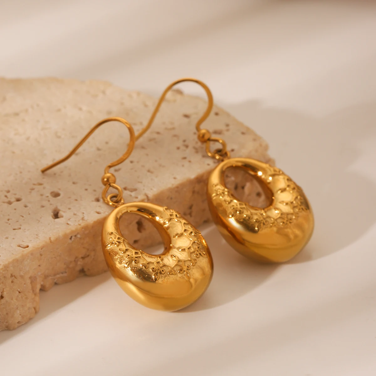 Huang Chao Waterdrop Chunky Dangle Earrings for Women Stainless Steel Plated 18K Gold Earing Fashion Jewelry Accessories Gifts
Huang Chao Waterdrop Chunky Dangle Earrings for Women Stainless Steel Plated 18K Gold Earing Fashion Jewelry Accessories Gifts