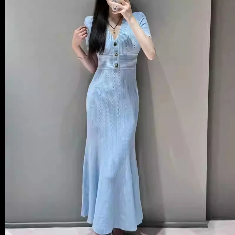 Women's light blue short-sleeved knitted dress V-neck high waist slim celebration party long dress
Women's light blue short-sleeved knitted dress V-neck high waist slim celebration party long dress