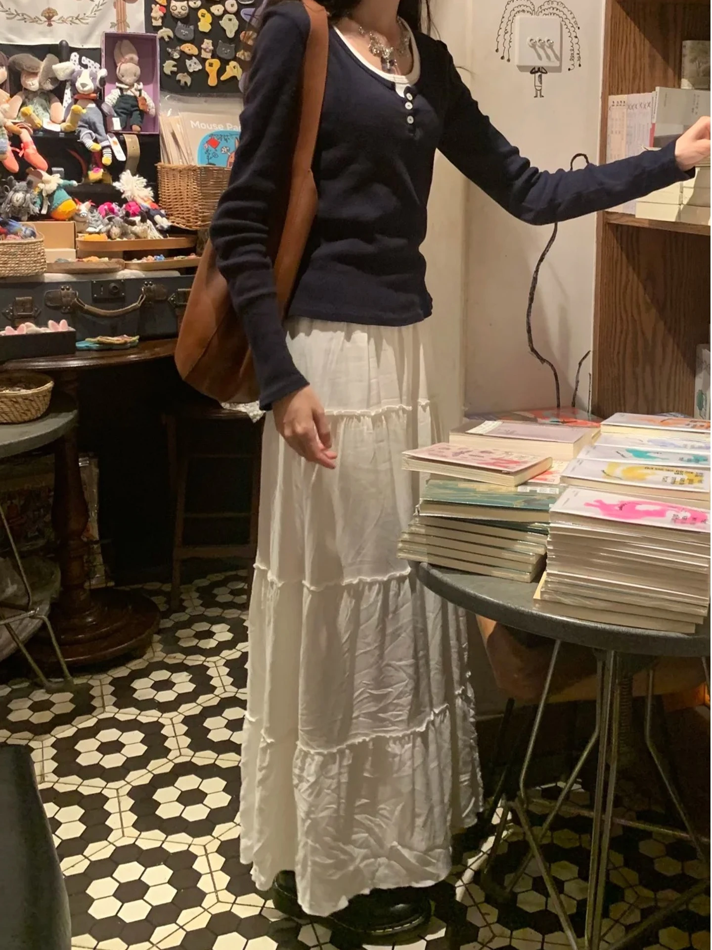 High Waist A-Line Flared Skirt with Lace Patchwork Design Loose Fit Cake Skirt for Women in White for Autumn Season
High Waist A-Line Flared Skirt with Lace Patchwork Design Loose Fit Cake Skirt for Women in White for Autumn Season