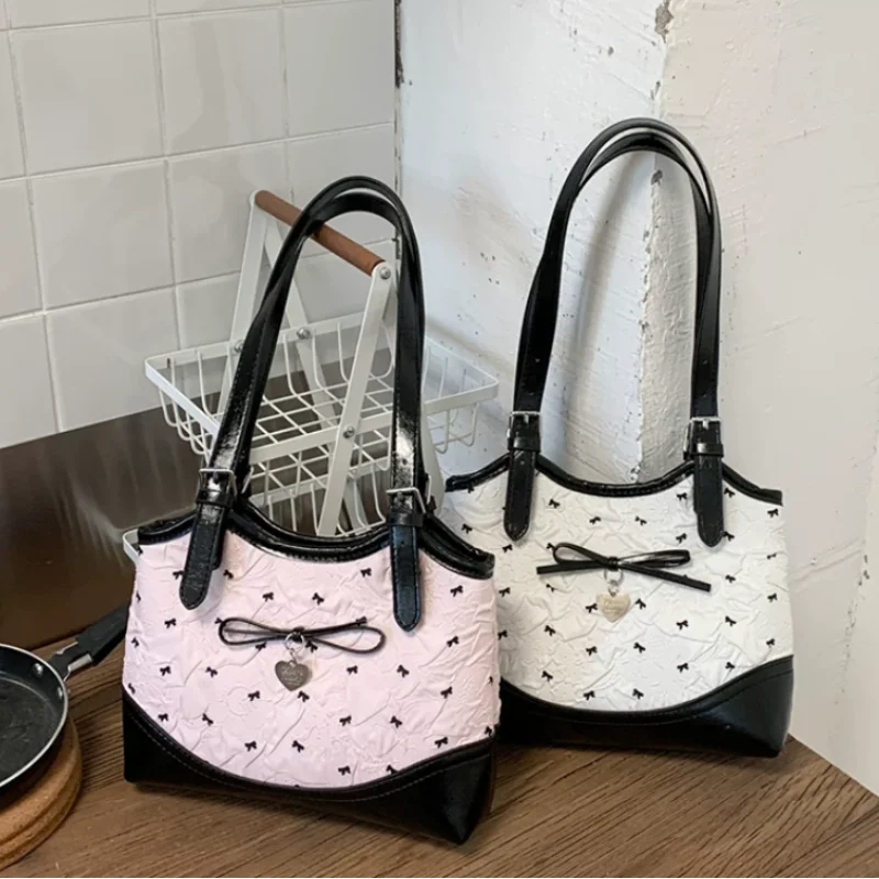 Korean Style Tote Bag With Bow & Heart Pendant Lolita Style Underarm Shoulder Bag Embossed Pattern Design Daily Commute Handbag
Korean Style Tote Bag With Bow & Heart Pendant Lolita Style Underarm Shoulder Bag Embossed Pattern Design Daily Commute Handbag