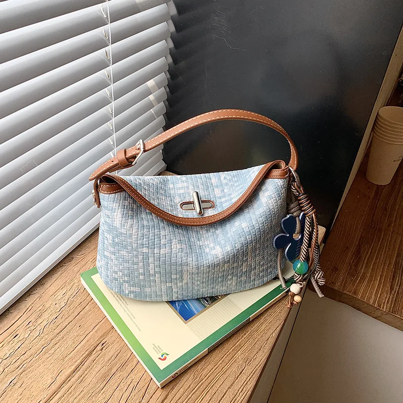 New Denim Handle Bag Fashion Personality Large Capacity Casual Shoulder Crossbody Bag Casual Versatile Phone Coin Purse
New Denim Handle Bag Fashion Personality Large Capacity Casual Shoulder Crossbody Bag Casual Versatile Phone Coin Purse