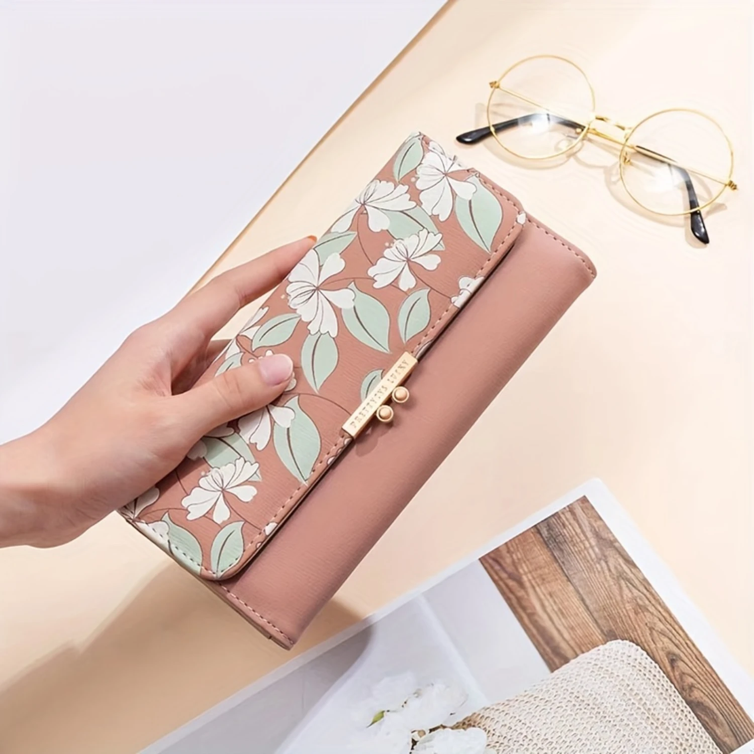 Classic Floral Print Long Clutch Wallet, Trifold Coin Purse, Multi Card Slots Casual Wallet Card Holder
Classic Floral Print Long Clutch Wallet, Trifold Coin Purse, Multi Card Slots Casual Wallet Card Holder