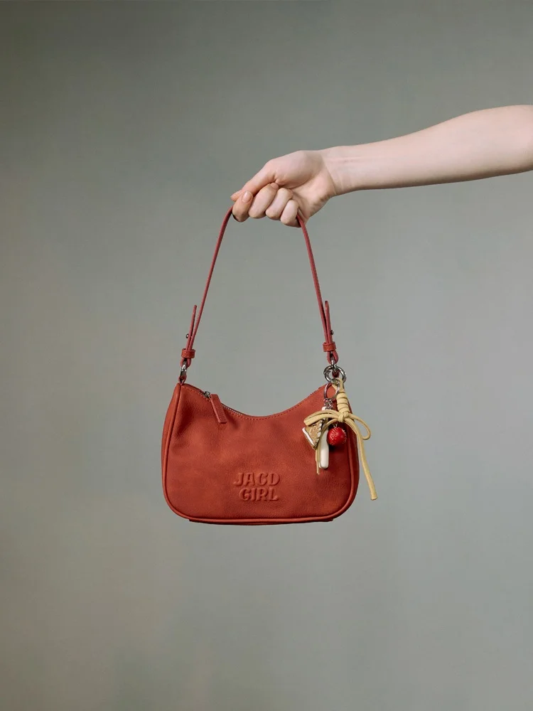 JACD Dopa Red Crescent Underarm Bag Women's Crossbody Bag Birthday Gift Soft Synthetic Leather Zipper Closure British Style
JACD Dopa Red Crescent Underarm Bag Women's Crossbody Bag Birthday Gift Soft Synthetic Leather Zipper Closure British Style