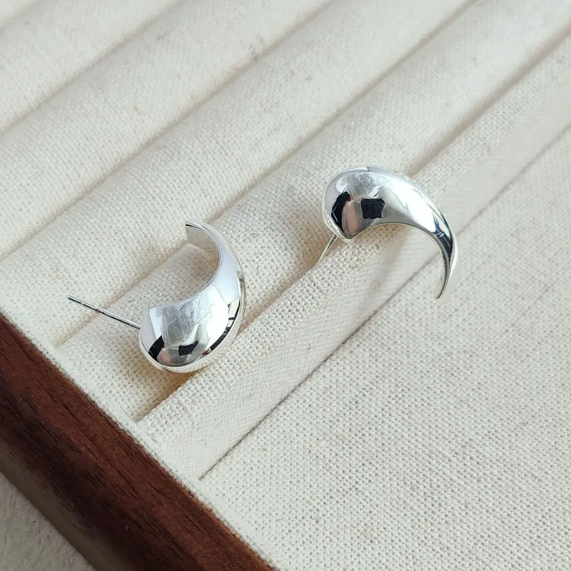 Personalized Earrings Needle Ball Stud Earrings Light Luxury High-end Earrings Niche Simple Style
Personalized Earrings Needle Ball Stud Earrings Light Luxury High-end Earrings Niche Simple Style