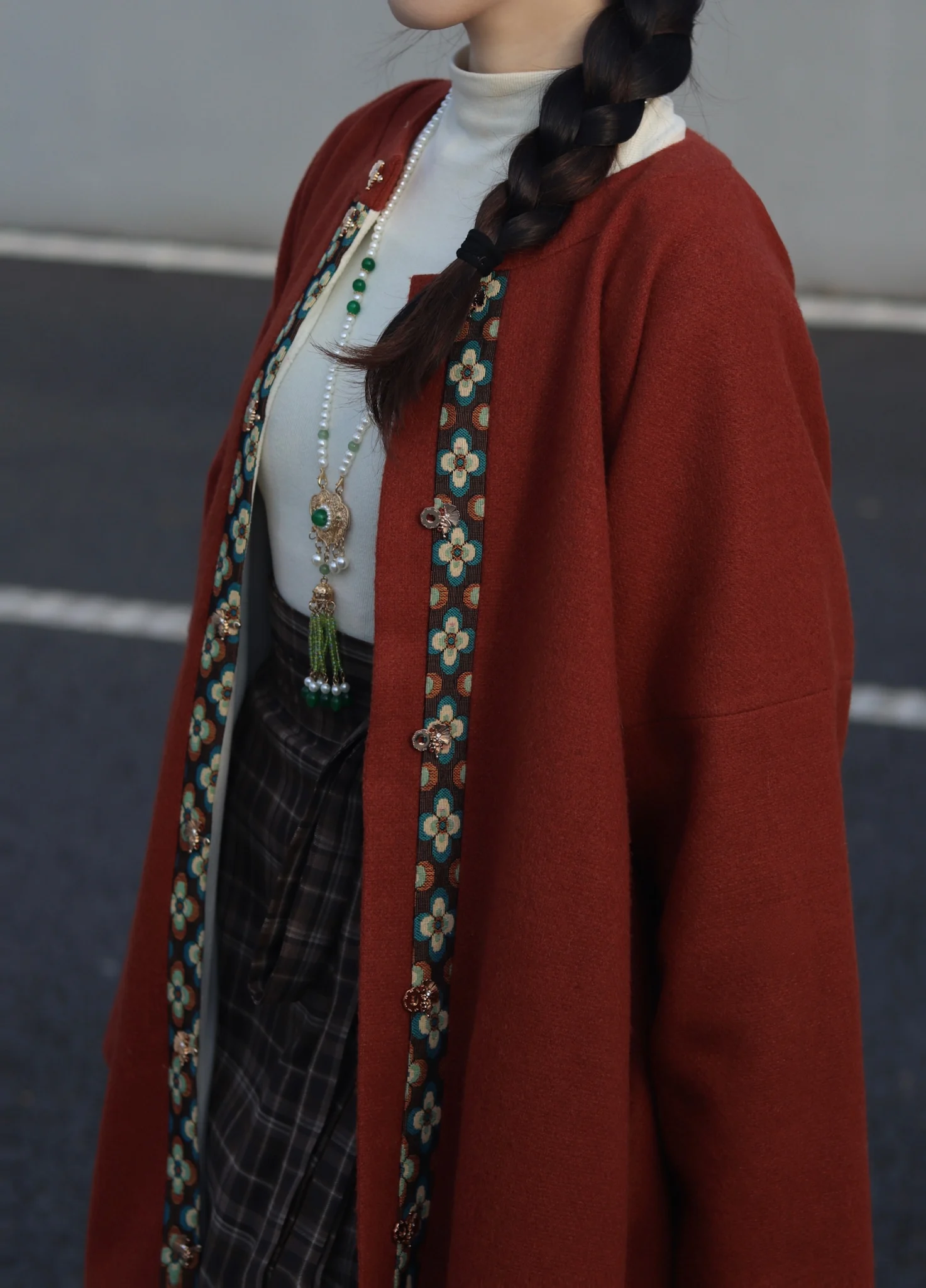 Оригинальное шерстяное пальто в стиле национальной культуры, осенне-зимнее, с круглым вырезом, в стиле династии Мин, с пуговицами, в стиле Ханьфу, женская одежда
Оригинальное шерстяное пальто в стиле национальной культуры, осенне-зимнее, с круглым вырезом, в стиле династии Мин, с пуговицами, в стиле Ханьфу, женская одежда