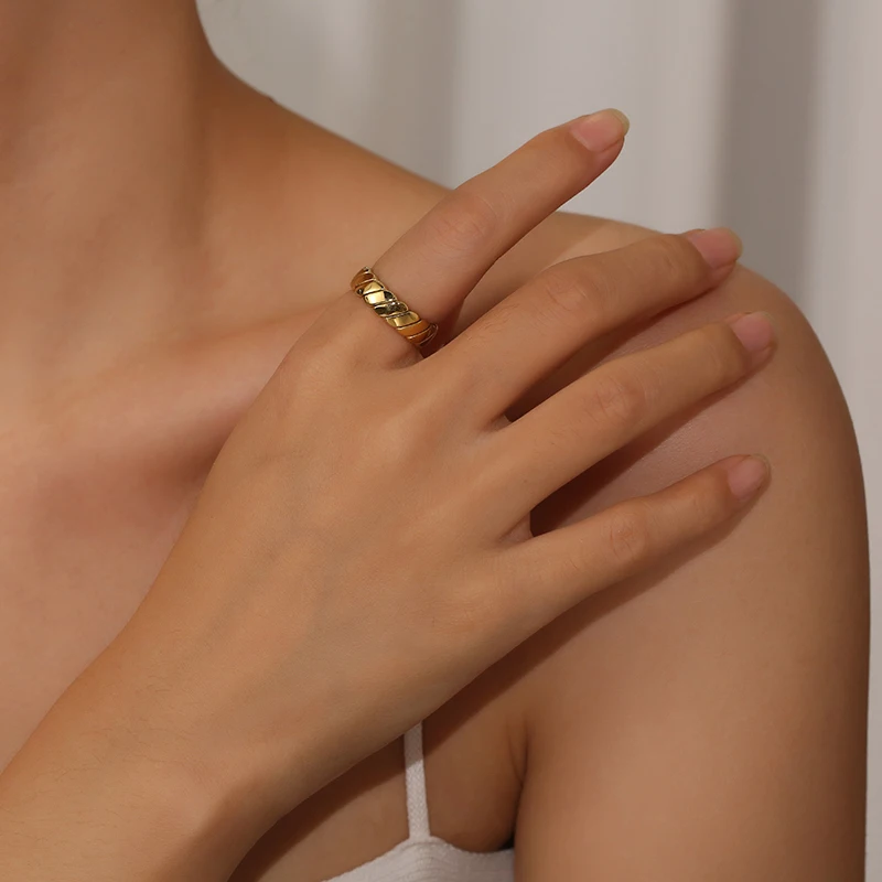 MICCI Wholesale Custom Stainless Steel Plated 18K Gold Adjustable Twisted Ring For Girl
MICCI Wholesale Custom Stainless Steel Plated 18K Gold Adjustable Twisted Ring For Girl