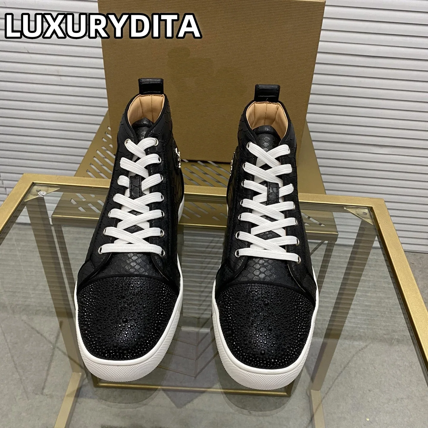 Top Quality Womens Trendy Casual Tennis Shoes Luxury Mens Real Leather Sneakers 35-48 Designr Rivet Red Sole Lovers Shoes M0156
Top Quality Womens Trendy Casual Tennis Shoes Luxury Mens Real Leather Sneakers 35-48 Designr Rivet Red Sole Lovers Shoes M0156