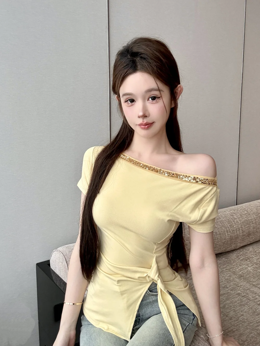 Yellow Shoulder-baring Short Sleeve Slim Fit T-shirt Women's Summer New Style Belted Split Elegant Base Shirt Top
Yellow Shoulder-baring Short Sleeve Slim Fit T-shirt Women's Summer New Style Belted Split Elegant Base Shirt Top