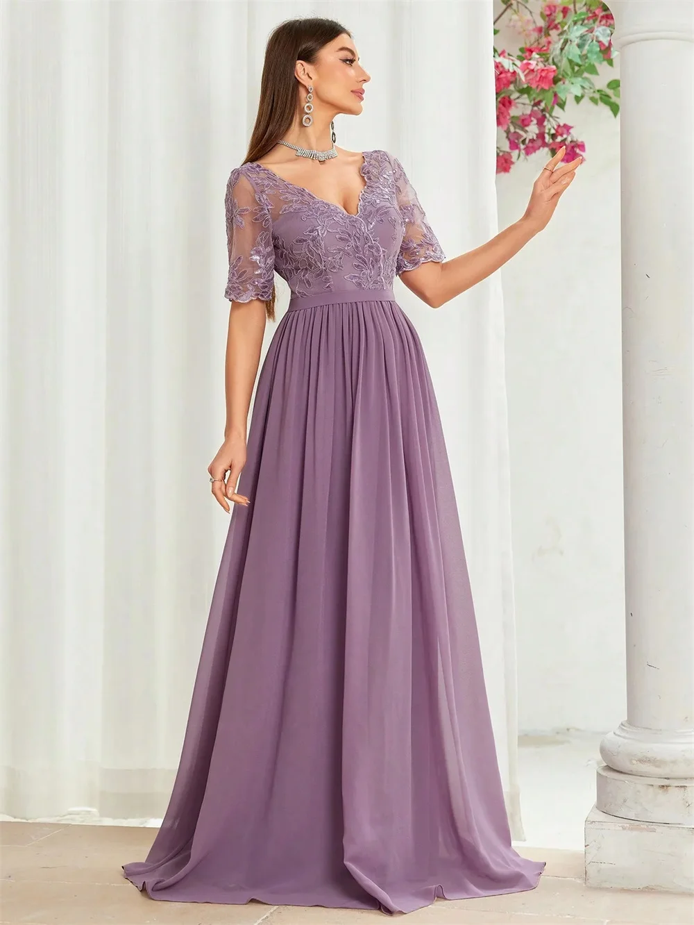 Exclusive customized V-neck floor-length full skirt with smooth lines. The spacious skirt looks elegant, bringing a classy and c
Exclusive customized V-neck floor-length full skirt with smooth lines. The spacious skirt looks elegant, bringing a classy and c