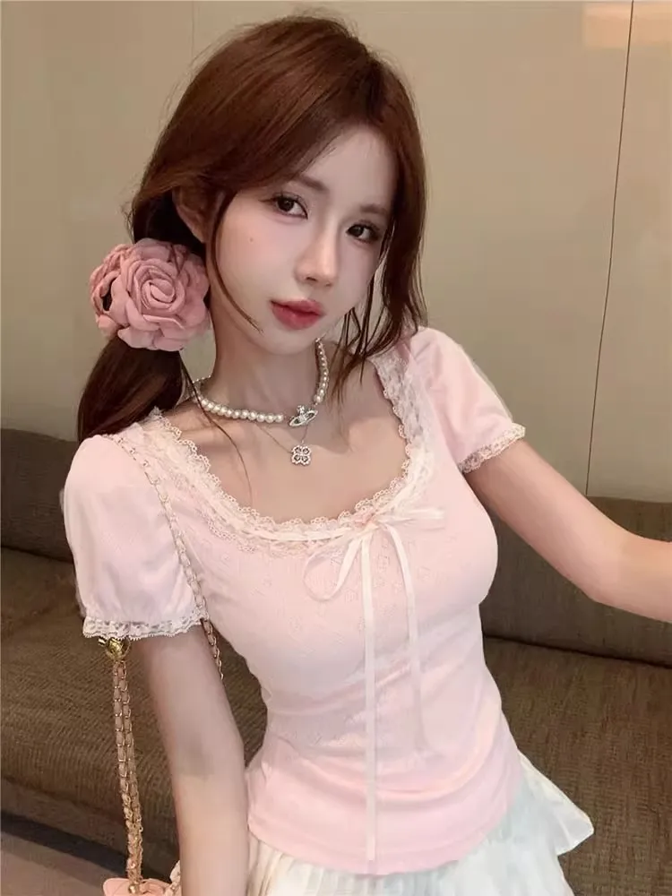 Летний женский топ с кружевным узором и бантом, розовый, сладкий и дерзкий, с эффектом пышности
Летний женский топ с кружевным узором и бантом, розовый, сладкий и дерзкий, с эффектом пышности