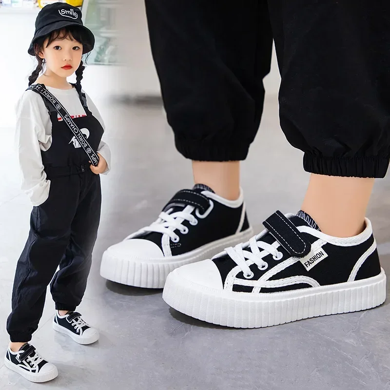 2025 New Summer Children's Sports Little Whiteboard Shoes with Mesh Breathable Boys and Students
2025 New Summer Children's Sports Little Whiteboard Shoes with Mesh Breathable Boys and Students