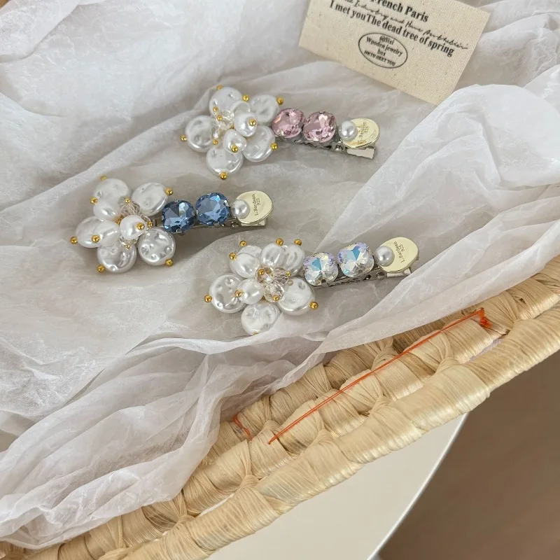 Delicate Pearl Flower Rhinestone Side Clip for Bangs and Flyaway Light Luxury Romantic Elegant High Quality Premium Sparkly
Delicate Pearl Flower Rhinestone Side Clip for Bangs and Flyaway Light Luxury Romantic Elegant High Quality Premium Sparkly