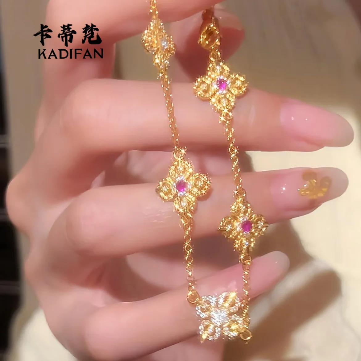 9999 24K real gold national trend four-leaf vajra bracelet for women light luxury high-end double-sided diamond bracelet
9999 24K real gold national trend four-leaf vajra bracelet for women light luxury high-end double-sided diamond bracelet
