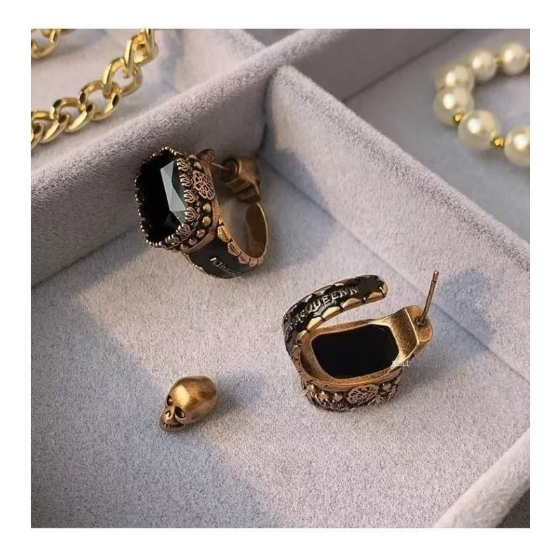 Vintage Enamel Square Skull Earrings Gothic Punk Statement Earrings for Women Party Jewelry Cool Girl Accessories
Vintage Enamel Square Skull Earrings Gothic Punk Statement Earrings for Women Party Jewelry Cool Girl Accessories