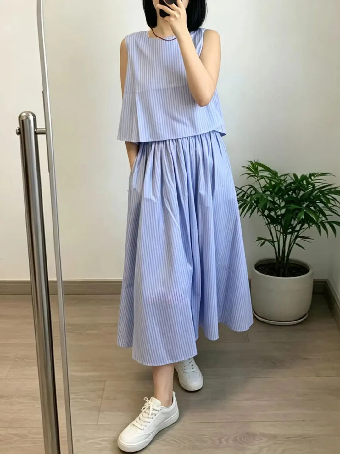 Casual Blue Stripe Sleeveless Top And Skirt Set Women's Fashion Summer 2026 Versatile Simple Design Clothing Ensemble
Casual Blue Stripe Sleeveless Top And Skirt Set Women's Fashion Summer 2026 Versatile Simple Design Clothing Ensemble