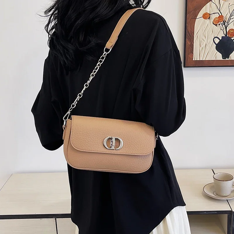Trendy Casual Solid Color Shopper Bag - Minimalist Crossbody Tote With Leather Accents, Vintage Designer Women Purse 
Trendy Casual Solid Color Shopper Bag - Minimalist Crossbody Tote With Leather Accents, Vintage Designer Women Purse