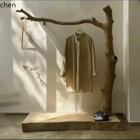 Wieszak na ubrania w stylu Wabi-Sabi z naturalnego drewna, estetyczny, z suchych gałęzi, prosty, praktyczny, artystyczny.