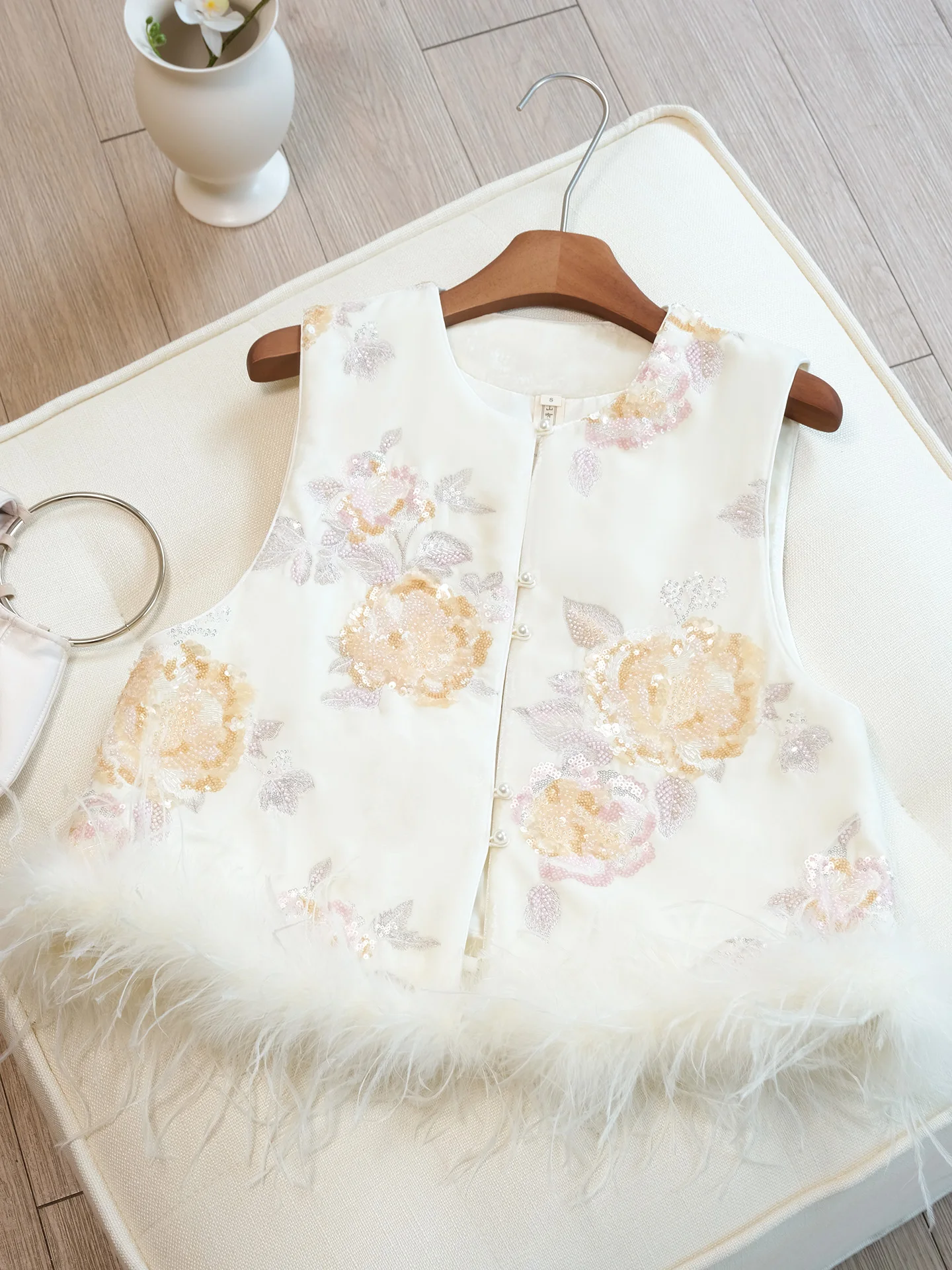New 2026 Spring Chinese Sle Heavy Embroidery Ostrich Feather Vest Young Women Floral Embroidery Jaet Loose Fit Long Sve
New 2026 Spring Chinese Sle Heavy Embroidery Ostrich Feather Vest Young Women Floral Embroidery Jaet Loose Fit Long Sve