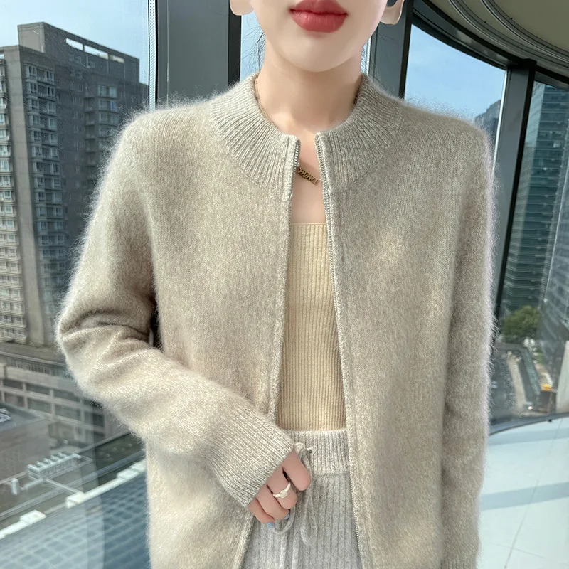 2025Осенне-зимний женский вязаный кардиган из 100% норкового бархата с полувысоким воротником, цветной свободный кардиган на молнии, мягкий свитер, пальто 
2025Осенне-зимний женский вязаный кардиган из 100% норкового бархата с полувысоким воротником, цветной свободный кардиган на молнии, мягкий свитер, пальто