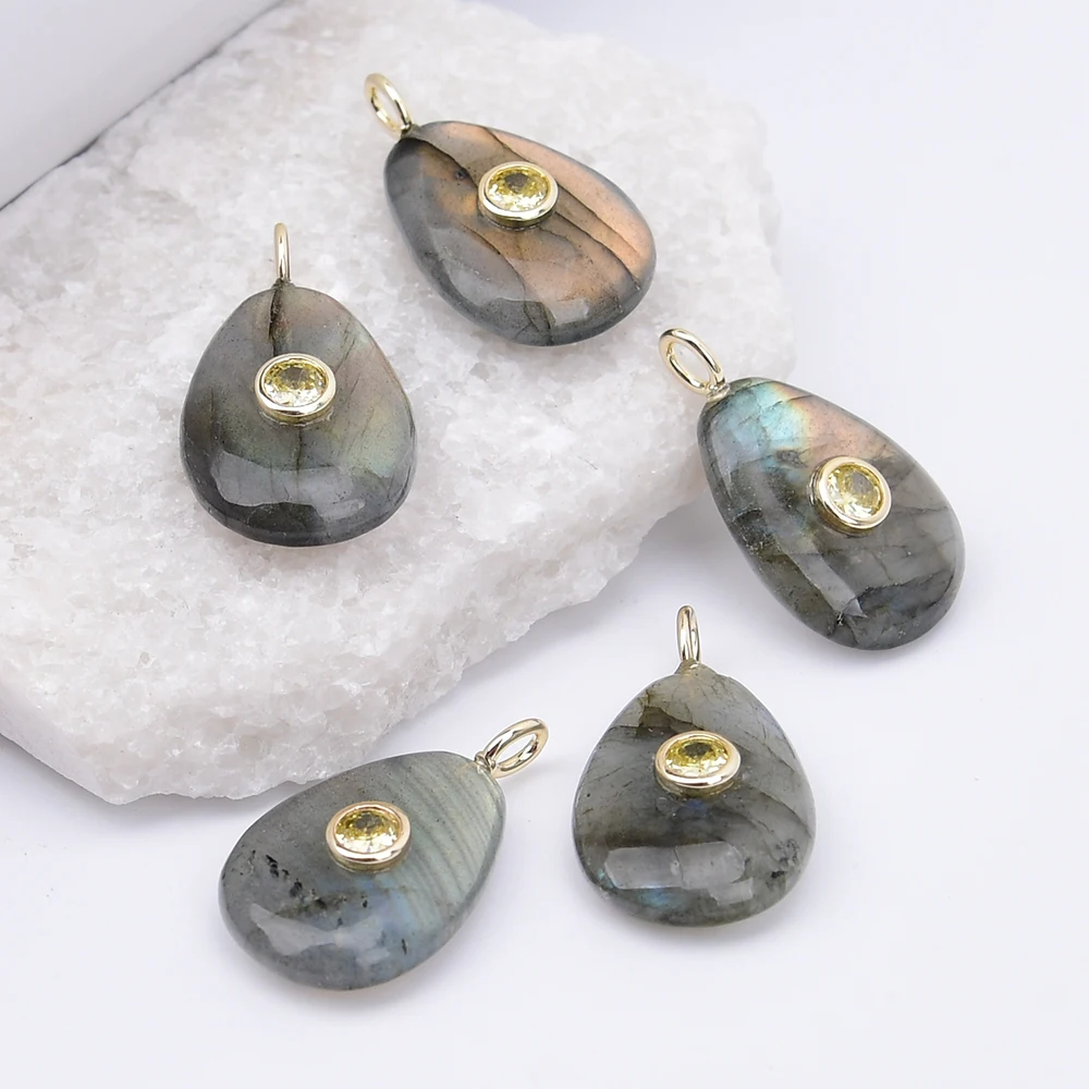 APDGG 5 Pcs 18x25mm Natural Labradorite Quartz Tear Shape CZ Paved Charms Pendant Beads Jewelry Making DIY
APDGG 5 Pcs 18x25mm Natural Labradorite Quartz Tear Shape CZ Paved Charms Pendant Beads Jewelry Making DIY