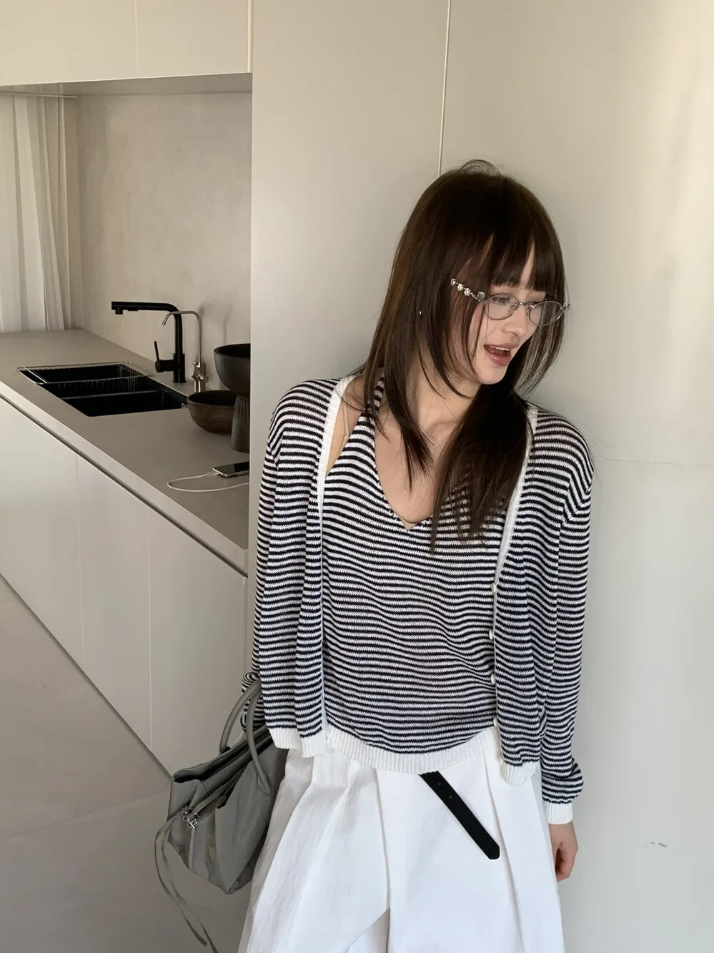 Fashionable Knitted Sweater Women's Spring Early Neck Hanging Design Apparels Artificial Two-Piece Soft V-neck Button Closure
Fashionable Knitted Sweater Women's Spring Early Neck Hanging Design Apparels Artificial Two-Piece Soft V-neck Button Closure