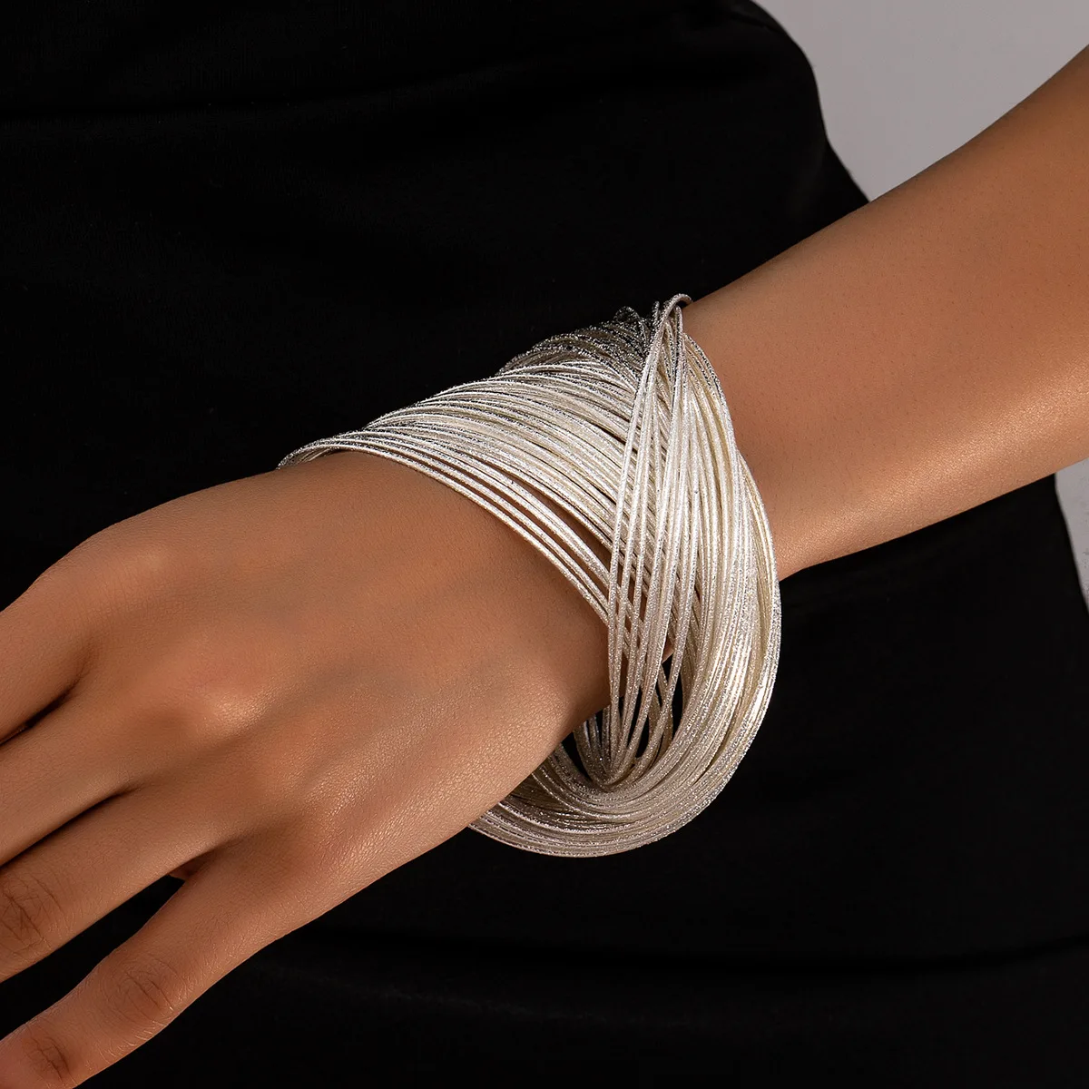 Multi PCS Metal Bangles Set for Women Girls Silver Color Timeless Fashion Jewelry Trendy Classic Styles Thin Circles Gifts
Multi PCS Metal Bangles Set for Women Girls Silver Color Timeless Fashion Jewelry Trendy Classic Styles Thin Circles Gifts