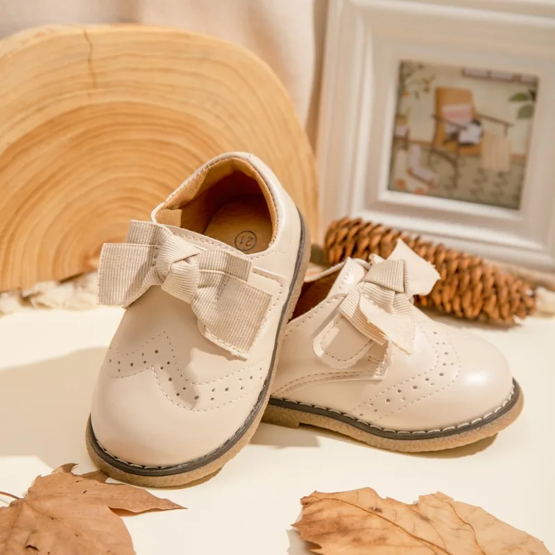 New Girls Leather Shoes Spring Autumn Princess Causal Children Flat Shoes Sweet Bowknot Fashion Soft Kids Wedding Party Shoes
New Girls Leather Shoes Spring Autumn Princess Causal Children Flat Shoes Sweet Bowknot Fashion Soft Kids Wedding Party Shoes