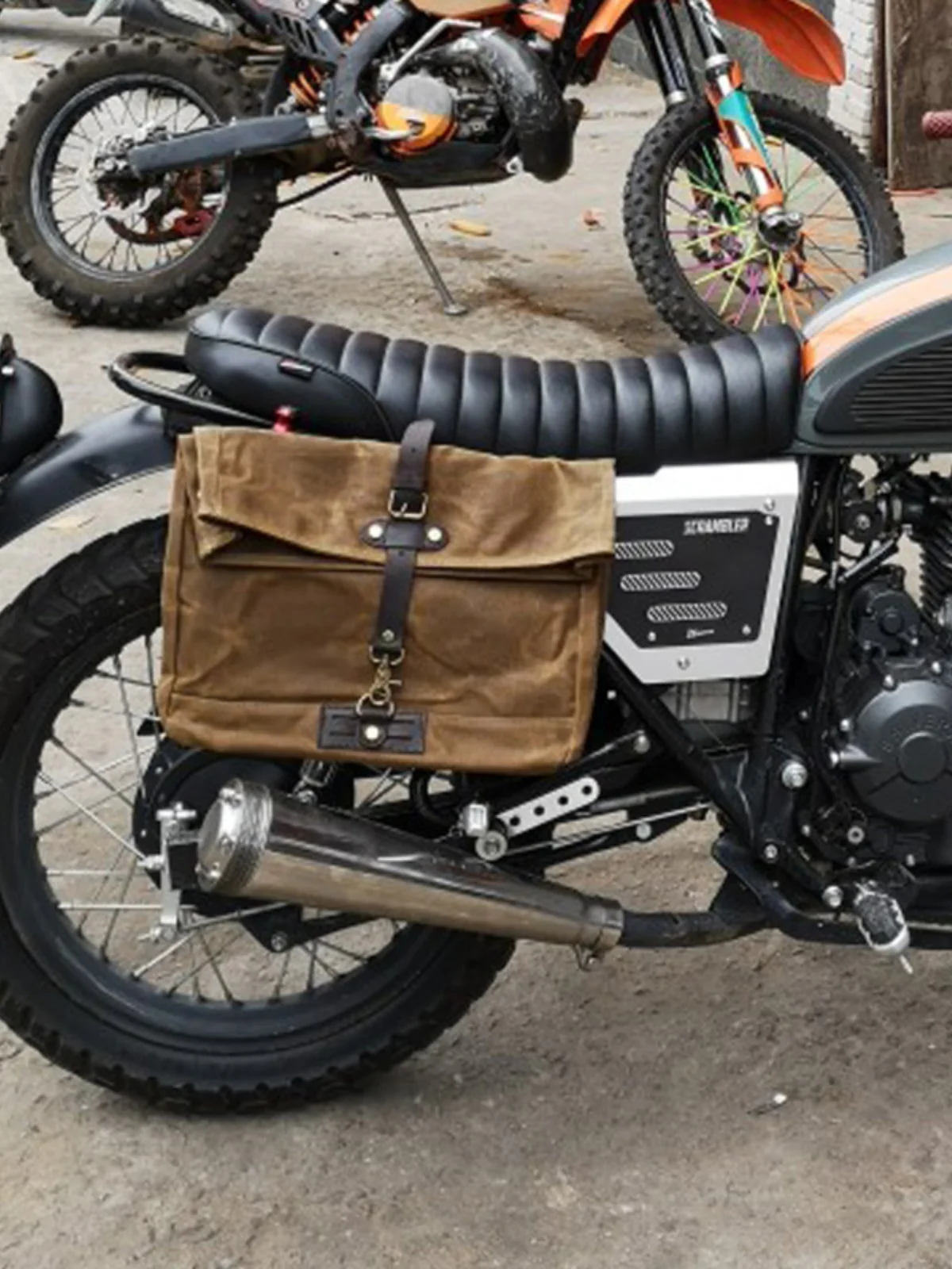 Retro Motorcycle Bag Men's Trendy Crossbody Waterproof Canvas Camel Bag Harley Motorcycle Side Bag Backpack
Retro Motorcycle Bag Men's Trendy Crossbody Waterproof Canvas Camel Bag Harley Motorcycle Side Bag Backpack