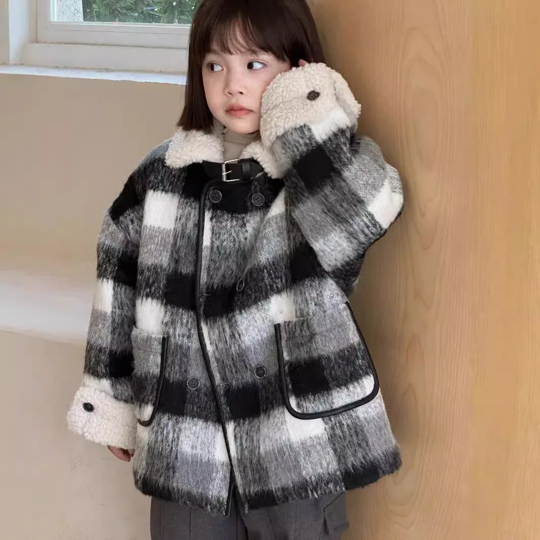 Girls Plaid Woolen Coat 2024 Winter Girls Foreign Style Thickened Top Children Warm Cotton-padded Coat Korean Simple Style
Girls Plaid Woolen Coat 2024 Winter Girls Foreign Style Thickened Top Children Warm Cotton-padded Coat Korean Simple Style
