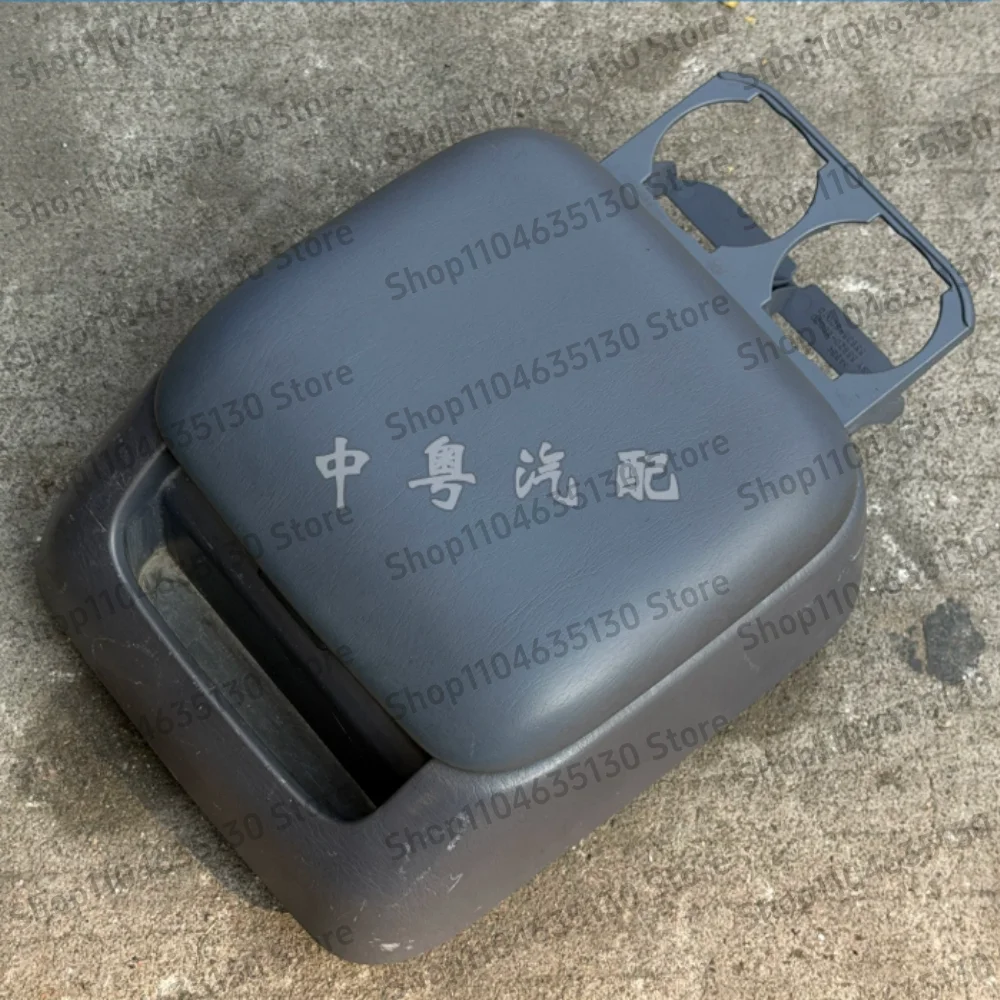 Suitable for Prado 2700 3400 LC95 armrest cover, models from 1996-2002
Suitable for Prado 2700 3400 LC95 armrest cover, models from 1996-2002