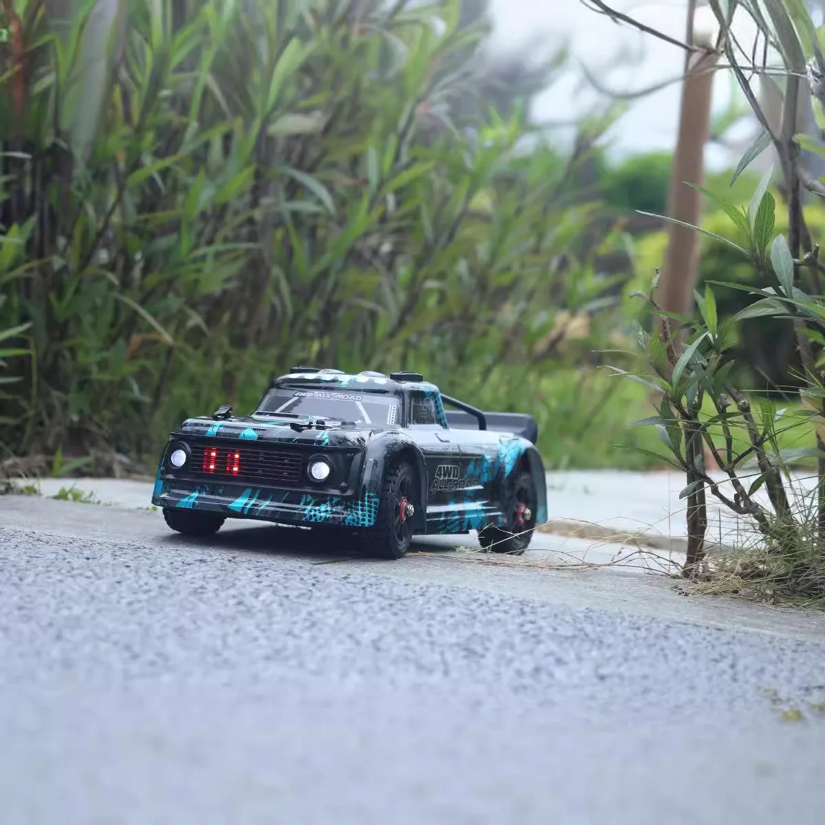 14301 Brushless Motor 1:14 Full Scale Precise Remote Control Powerful Four-Wheel Drive Drift Pulling High-Speed Sports Car Model
14301 Brushless Motor 1:14 Full Scale Precise Remote Control Powerful Four-Wheel Drive Drift Pulling High-Speed Sports Car Model