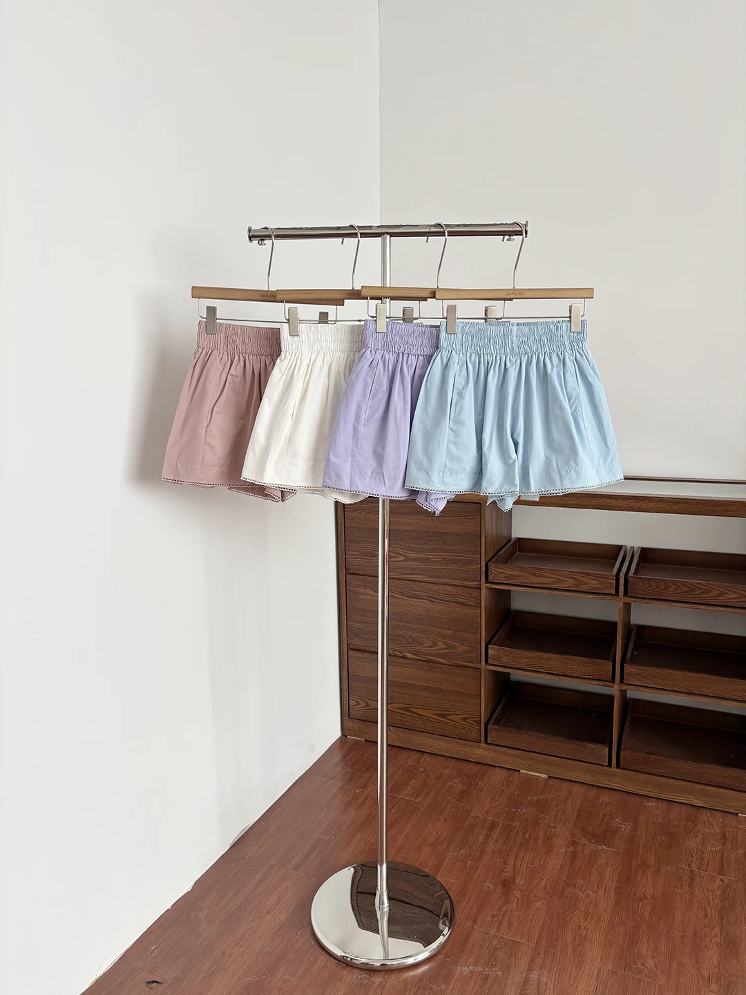 Korean Style High Waist Color Casual Shorts Women's Summer Elastic Waist Slimming Versatile Commute Style Floral W...
Korean Style High Waist Color Casual Shorts Women's Summer Elastic Waist Slimming Versatile Commute Style Floral W...