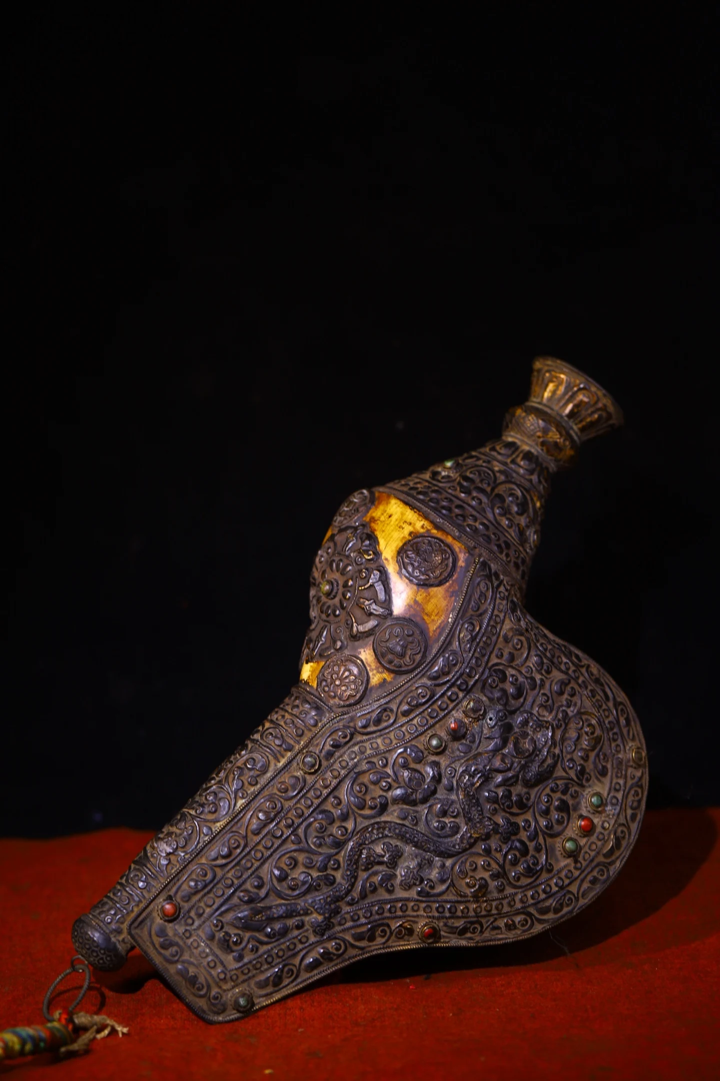 17"Tibetan Temple Collection Old Natural Conch Mosaic Gem Tibetan Silver Dragon Texture Buddha Conch Amulet Dharam Worship Hall
17"Tibetan Temple Collection Old Natural Conch Mosaic Gem Tibetan Silver Dragon Texture Buddha Conch Amulet Dharam Worship Hall