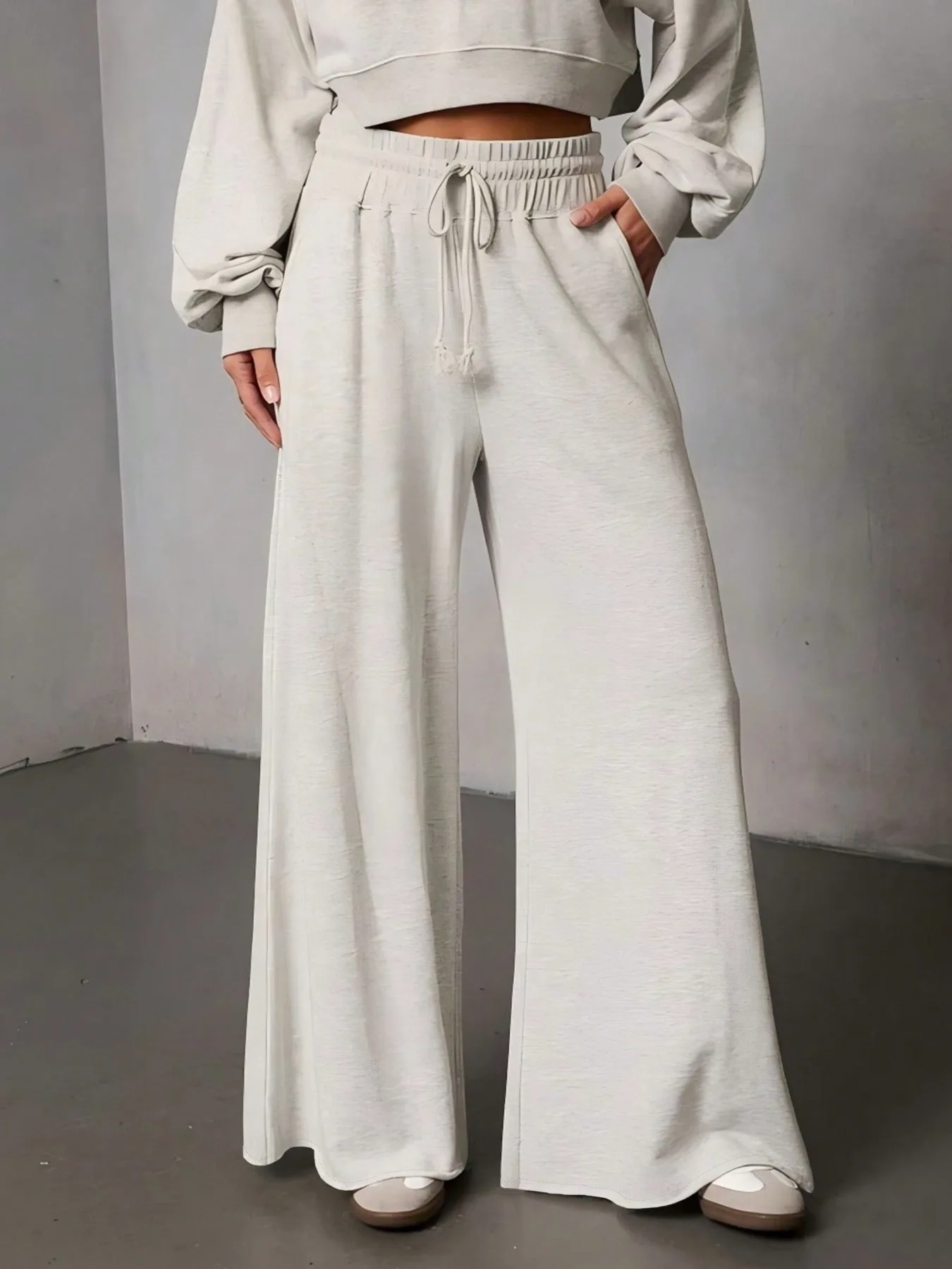 High Waist Drawstring Casual Trousers Wide Leg Pants with Pockets Pure Color Drapey Women's Long Pants Fashionable Comfortable
High Waist Drawstring Casual Trousers Wide Leg Pants with Pockets Pure Color Drapey Women's Long Pants Fashionable Comfortable