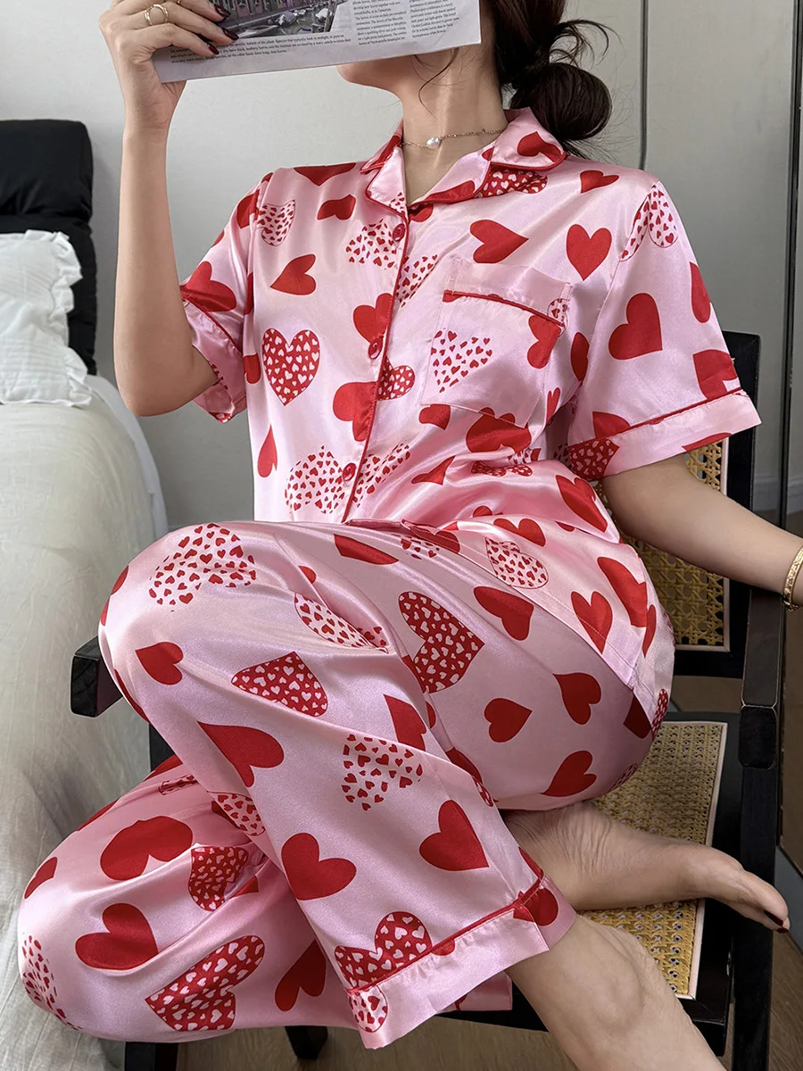 Ladies Fashion Print Sleepwear Collared Short Sleeve Long Pants Two Piece Set Heart Pattern Open Cardigan Home Clothes
Ladies Fashion Print Sleepwear Collared Short Sleeve Long Pants Two Piece Set Heart Pattern Open Cardigan Home Clothes