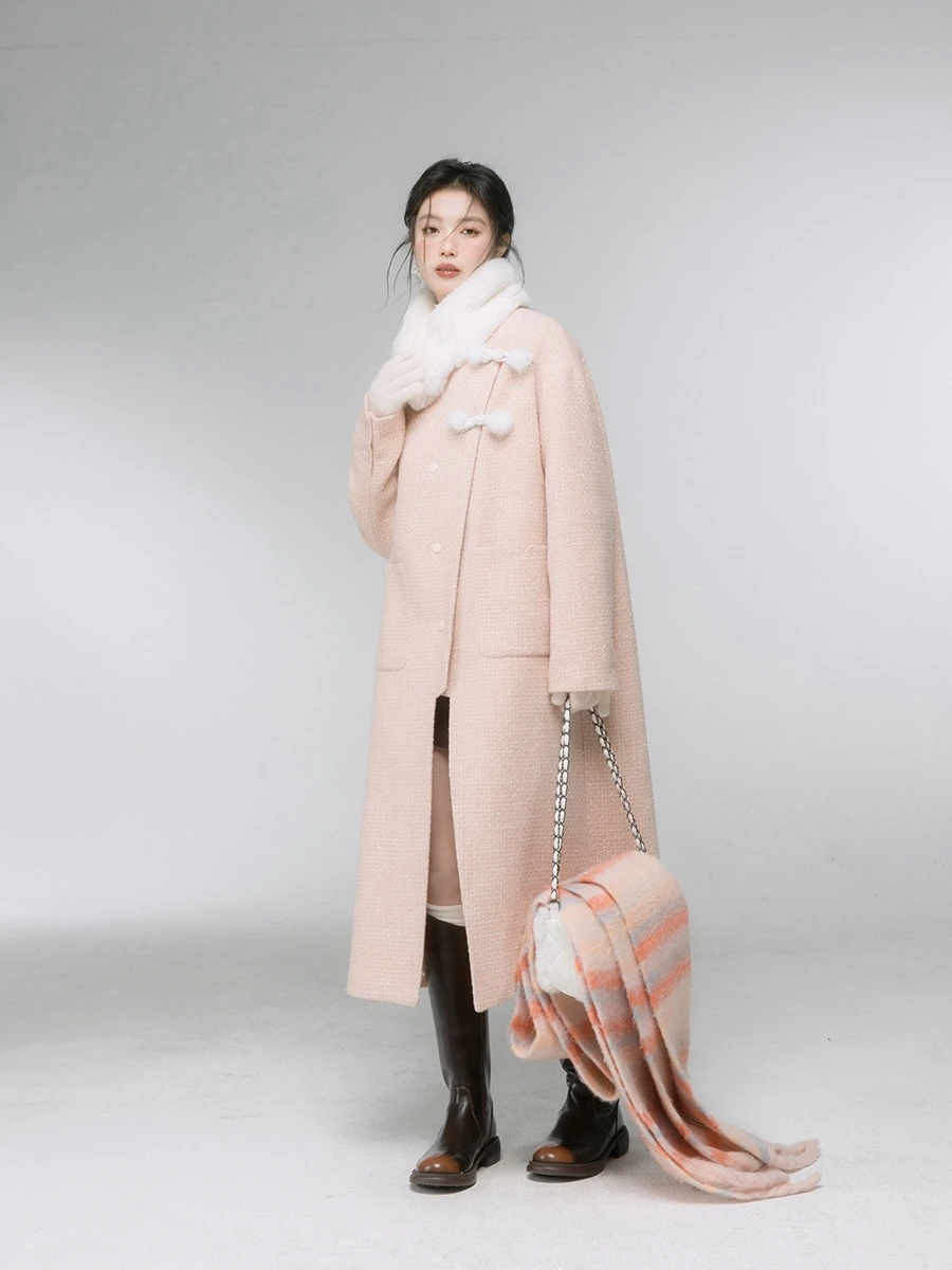 Новый китайский комплект из трех предметов: съемное шерстяное пальто с пуховым утеплителем, модная повседневная одежда, стандартный крой, длинный рукав.
Новый китайский комплект из трех предметов: съемное шерстяное пальто с пуховым утеплителем, модная повседневная одежда, стандартный крой, длинный рукав.