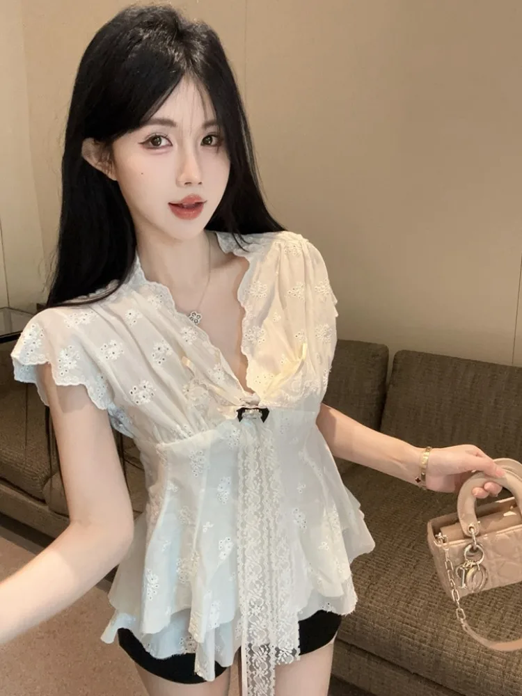 Fashionable Summer White Shirt Women's Slimming Waist V-neck Bubble Sleeve Embroidery Soft Pure Desire Stylish Top for Younge...
Fashionable Summer White Shirt Women's Slimming Waist V-neck Bubble Sleeve Embroidery Soft Pure Desire Stylish Top for Younge...