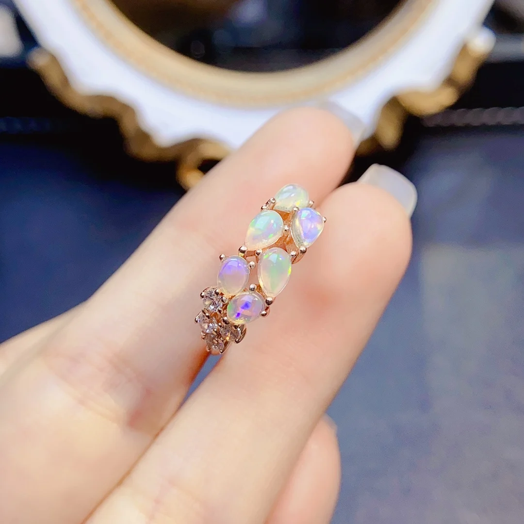 Женское кольцо из серебра 925 пробы с натуральным опалом, 3 Х5 мм
Женское кольцо из серебра 925 пробы с натуральным опалом, 3 Х5 мм