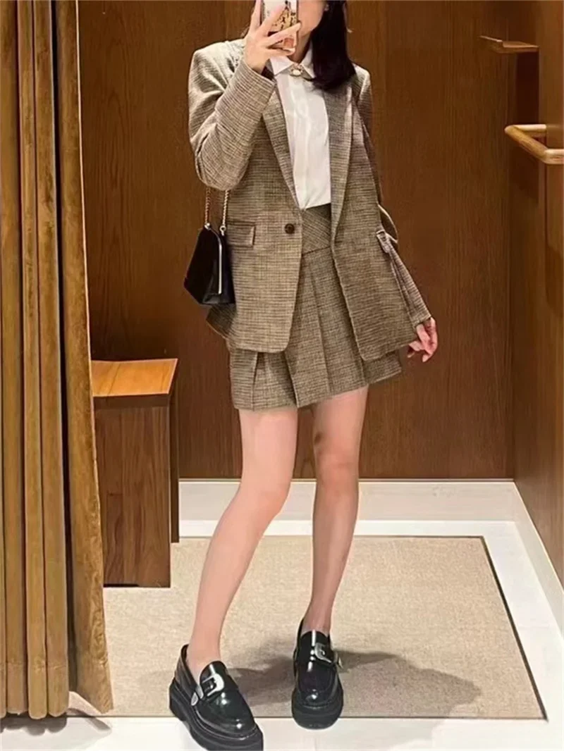 Autumn New Women Vintage Houndstooth Suit Single Button Long Sleeve Jacket or High Waist A-Line Pleated Skirt Lady Commuter Set
Autumn New Women Vintage Houndstooth Suit Single Button Long Sleeve Jacket or High Waist A-Line Pleated Skirt Lady Commuter Set