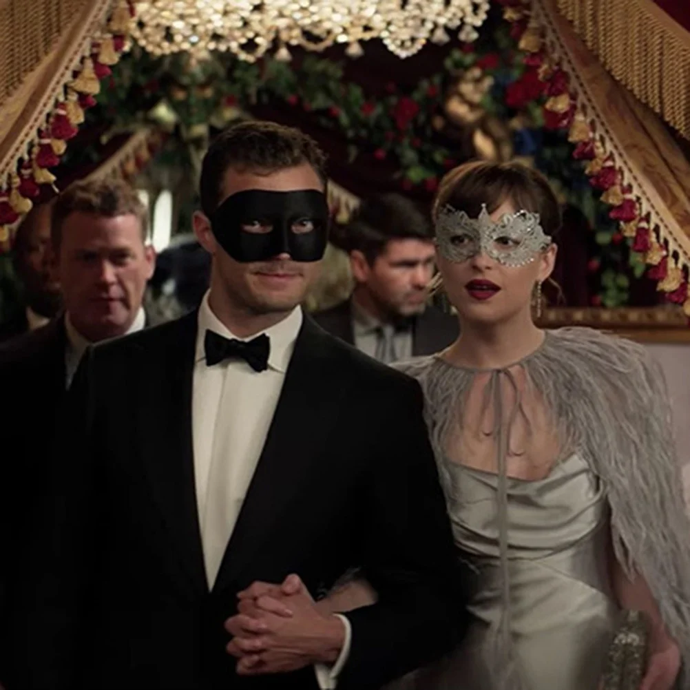 Half Mask Golden Rhinestone Decor Lightweight Comfortable Premium Material Elegant Mysterious Look Party Carnival
Half Mask Golden Rhinestone Decor Lightweight Comfortable Premium Material Elegant Mysterious Look Party Carnival