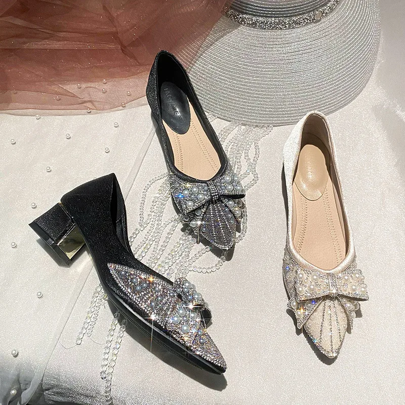 Новая женская обувь большого размера, туфли-лодочки с острым носком, туфли на высоком каблуке с кристаллами, вечерние красивые модельные туфли с жемчугом
Новая женская обувь большого размера, туфли-лодочки с острым носком, туфли на высоком каблуке с кристаллами, вечерние красивые модельные туфли с жемчугом