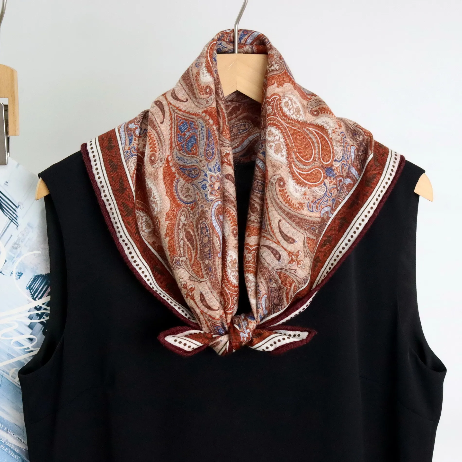 70% Wool 30% Silk Band Luxury Scarf for Women Ethnic Boho Paisley Pattern Neck Scarves Man Scarf Winter Spring Accessories
70% Wool 30% Silk Band Luxury Scarf for Women Ethnic Boho Paisley Pattern Neck Scarves Man Scarf Winter Spring Accessories