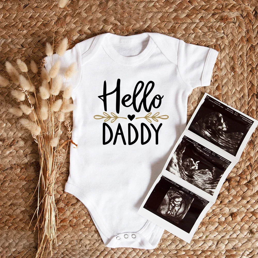 Hello Daddy Baby Onesie Pregnancy Announcement Bodysuit Short Sleeve New Dad Reveal Photo Prop Romper Gift for Expecting Father
Hello Daddy Baby Onesie Pregnancy Announcement Bodysuit Short Sleeve New Dad Reveal Photo Prop Romper Gift for Expecting Father