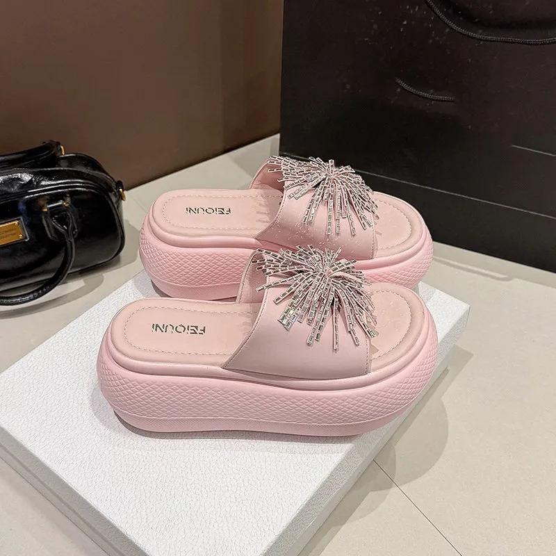 Outdoor Walking Falt Sandals for Women Summer Fashion Bling Pearl Decor Platform Slippers Woman Pearl Crystal Casual Shoes
Outdoor Walking Falt Sandals for Women Summer Fashion Bling Pearl Decor Platform Slippers Woman Pearl Crystal Casual Shoes