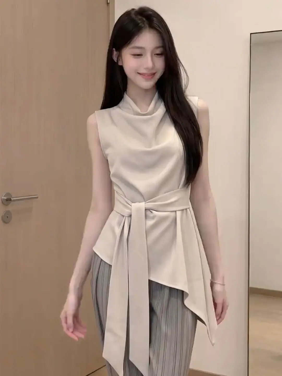 Elegant Summer Fashion Set with Waist-Cinching Belt Sleeveless Top And Wide Leg Pants High Waist Long Pants Striped Pattern
Elegant Summer Fashion Set with Waist-Cinching Belt Sleeveless Top And Wide Leg Pants High Waist Long Pants Striped Pattern