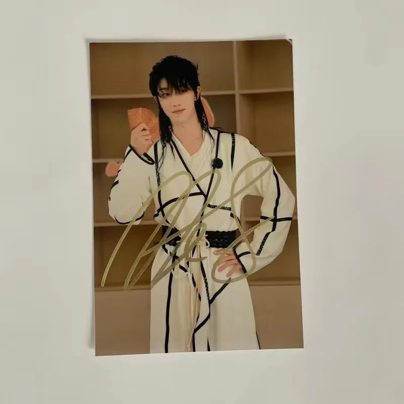 Korean Boy Group 17 THE8 Magazine Cover HD Poster Autographed Photo Xu Minghao Handwritten Collection Signature Picture
Korean Boy Group 17 THE8 Magazine Cover HD Poster Autographed Photo Xu Minghao Handwritten Collection Signature Picture