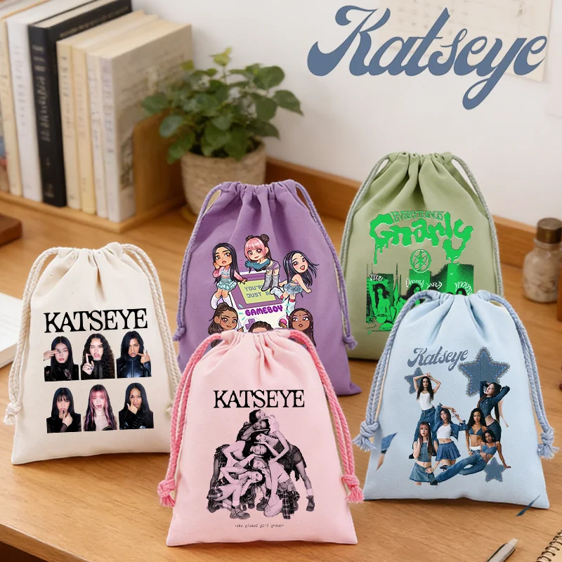 Мешочки на шнурке Katseye: креативные, в стиле K-pop, милые, для вечеринок, для девочек, популярные, для хранения наушников, подарочные мешочки для конфет на день рождения
Мешочки на шнурке Katseye: креативные, в стиле K-pop, милые, для вечеринок, для девочек, популярные, для хранения наушников, подарочные мешочки для конфет на день рождения