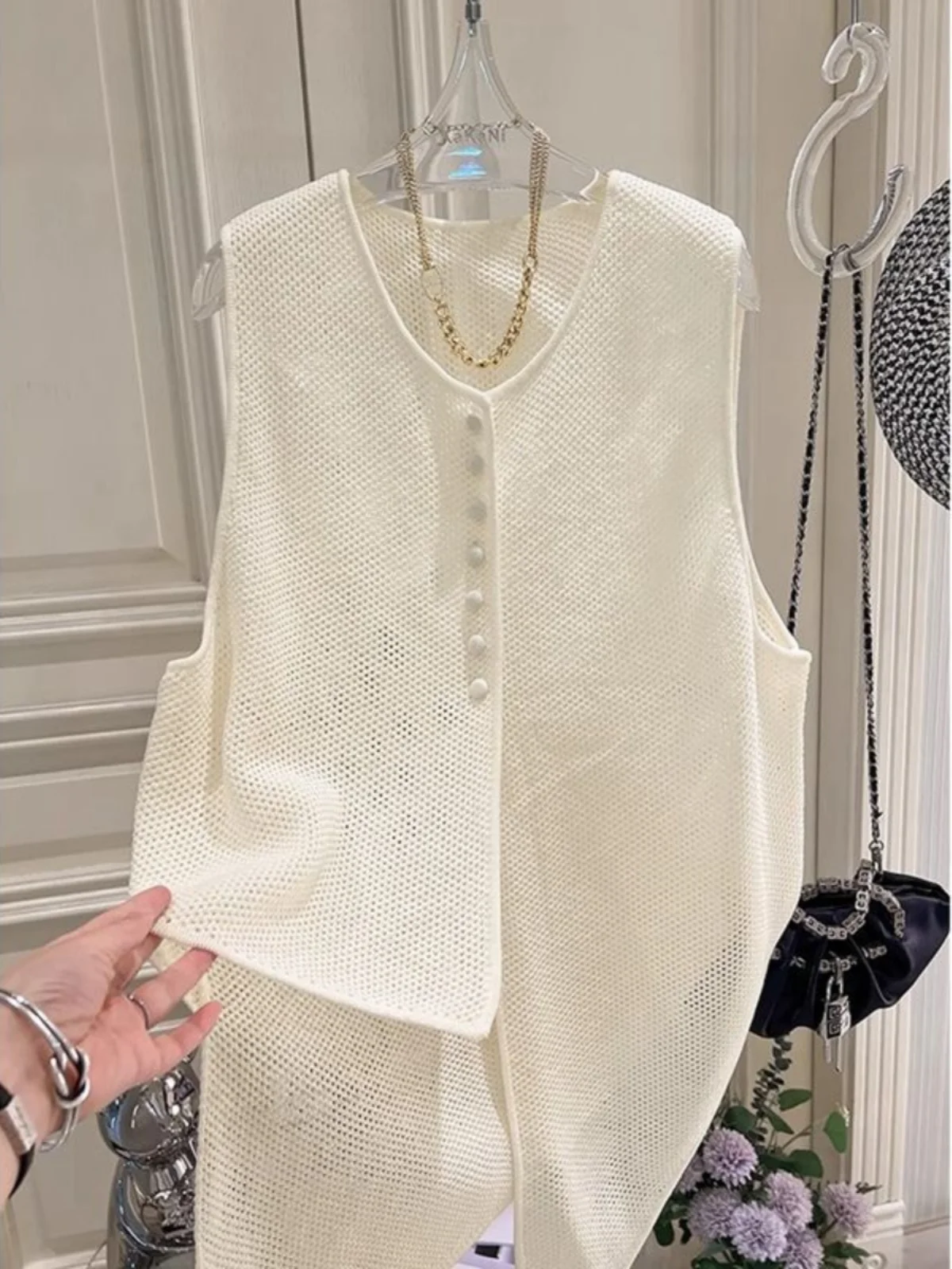 plus Size 300 Pounds Single Button Hollow out Vest Women's Summer Thin Loose Fashion Sleeveless T-Shirt Korean Style Commute
plus Size 300 Pounds Single Button Hollow out Vest Women's Summer Thin Loose Fashion Sleeveless T-Shirt Korean Style Commute