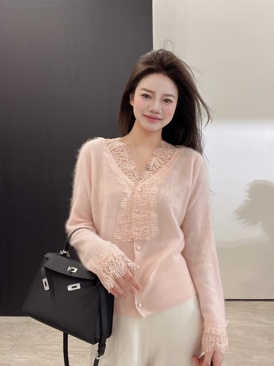 Потрясающий шерстяной вязаный топ с V-образным вырезом и кружевом, сексуальное нижнее белье Pure Desire, базовый слой с вышивкой и цветочным декором, повседневный, приталенный крой
Потрясающий шерстяной вязаный топ с V-образным вырезом и кружевом, сексуальное нижнее белье Pure Desire, базовый слой с вышивкой и цветочным декором, повседневный, приталенный крой